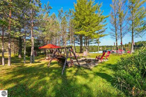 863 Gitchegumee Dr, Buckley, MI 49620 photo 5