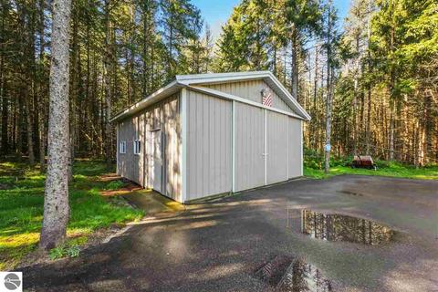 863 Gitchegumee Dr, Buckley, MI 49620 photo 17