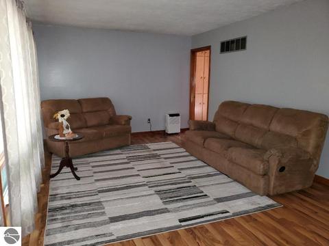 111 Dearing Dr, Shepherd, MI 48883 photo 4