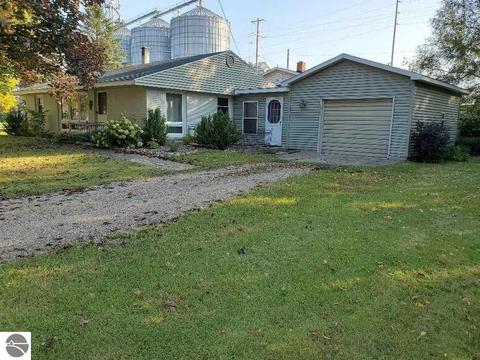 111 Dearing Dr, Shepherd, MI 48883 photo 1