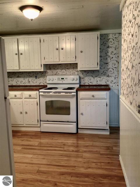 809 Eighth St, Traverse City, MI 49686 photo 5