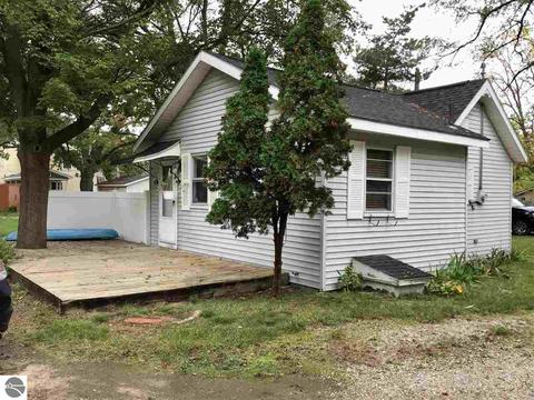 809 Eighth St, Traverse City, MI 49686 photo 2