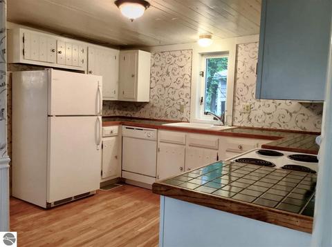 809 Eighth St, Traverse City, MI 49686 photo 7