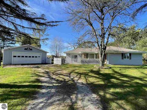 985 Pettit Rd, Lupton, MI 48635 photo 1