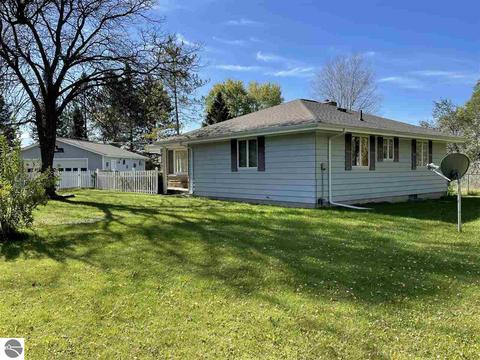 985 Pettit Rd, Lupton, MI 48635 photo 3