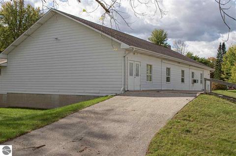 115 E Fraser St, Coleman, MI 48618 photo 4