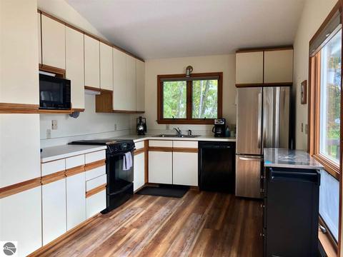 6900 E Kelenski Dr, Cedar, MI 49621 photo 6