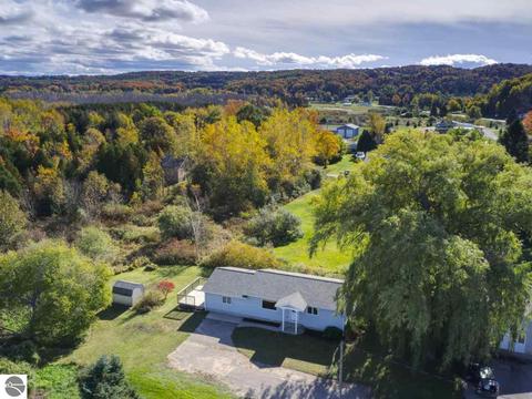 331 White St, Elberta, MI 49628 photo 4