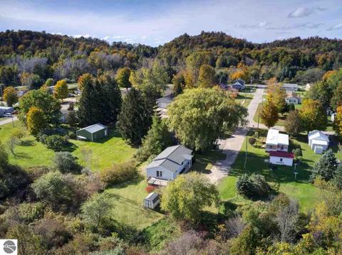 331 White St, Elberta, MI 49628 photo 5