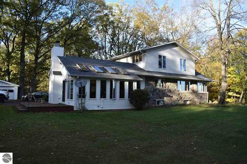 901 Kenyon Rd, Lupton, MI 48635 photo 1