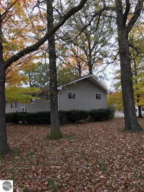 2218 E Pickard Rd, Mount Pleasant, MI 48858 photo 2