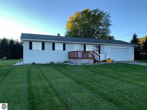 9820 S Wise Rd, Shepherd, MI 48883 photo 1