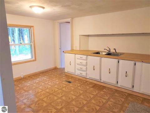 899 E 16 Rd, Mesick, MI 49668 photo 10