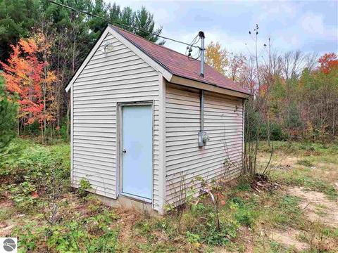 899 E 16 Rd, Mesick, MI 49668 photo 23