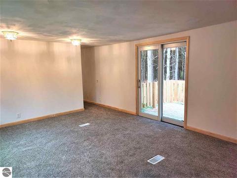 899 E 16 Rd, Mesick, MI 49668 photo 4