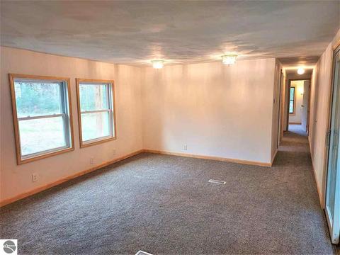 899 E 16 Rd, Mesick, MI 49668 photo 3