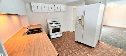 899 E 16 Rd, Mesick, MI 49668 photo 8
