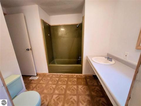899 E 16 Rd, Mesick, MI 49668 photo 16