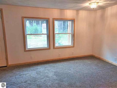 899 E 16 Rd, Mesick, MI 49668 photo 6