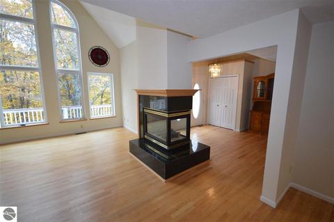 4019 S Bluff Cir, Cedar, MI 49621 photo 4