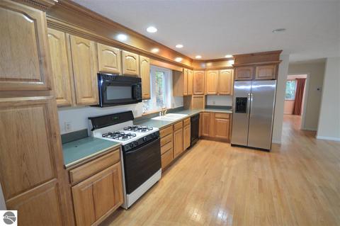 4019 S Bluff Cir, Cedar, MI 49621 photo 6