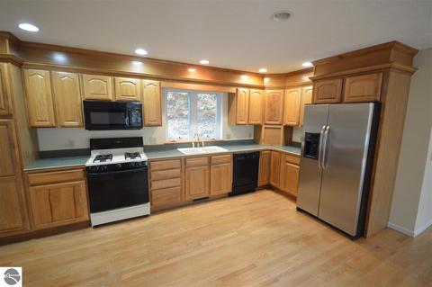 4019 S Bluff Cir, Cedar, MI 49621 photo 7