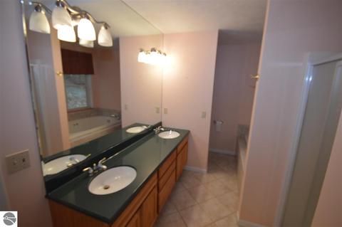 4019 S Bluff Cir, Cedar, MI 49621 photo 11
