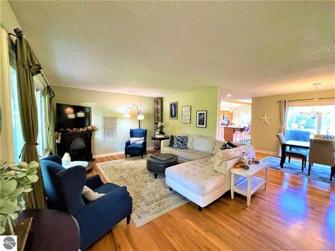 5698 Apple Valley Rd, Williamsburg, MI 49690 photo 6