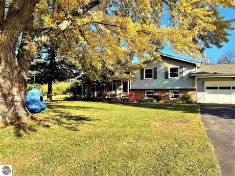 5698 Apple Valley Rd, Williamsburg, MI 49690 photo 3