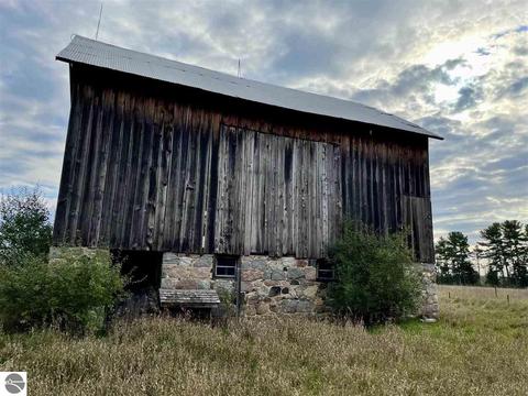 4427 Wright Rd, Bellaire, MI 49615 photo 2