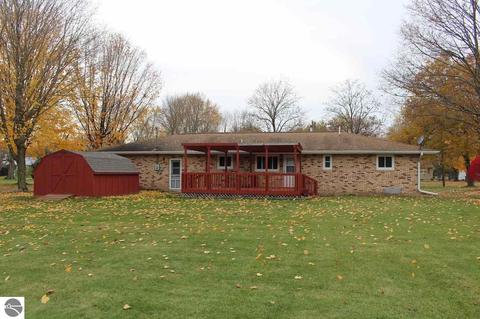 405 S Chippewa St, Shepherd, MI 48883 photo 3