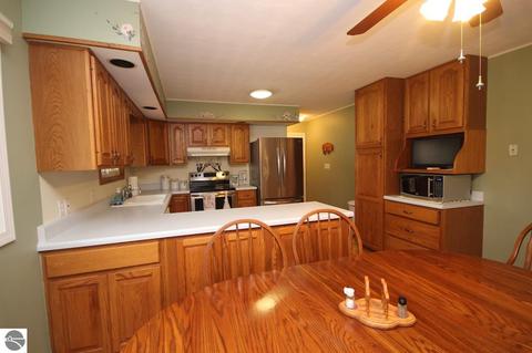 405 S Chippewa St, Shepherd, MI 48883 photo 9