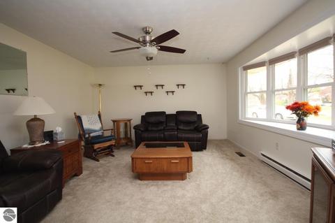 405 S Chippewa St, Shepherd, MI 48883 photo 5
