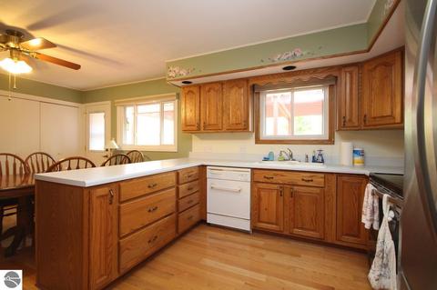 405 S Chippewa St, Shepherd, MI 48883 photo 11