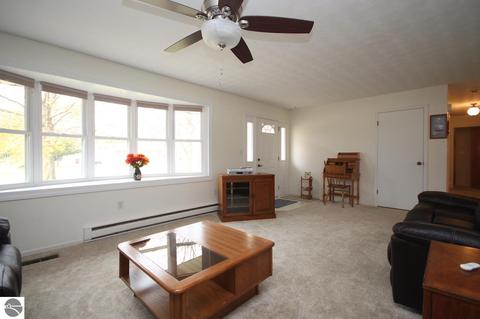 405 S Chippewa St, Shepherd, MI 48883 photo 4