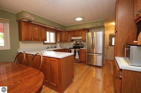 405 S Chippewa St, Shepherd, MI 48883 photo 7