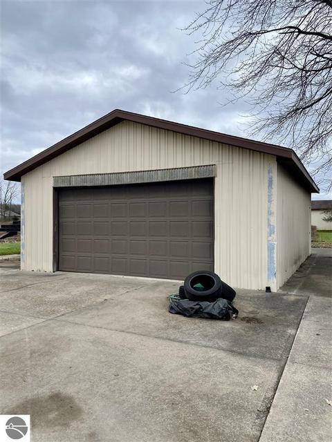 3245 E Siebert Rd, Midland, MI 48642 photo 9