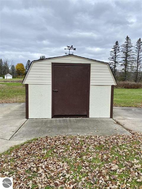 3245 E Siebert Rd, Midland, MI 48642 photo 12