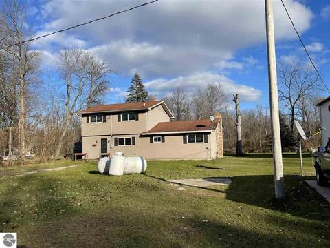 2877 Johnson Dr, Standish, MI 48658 photo 5