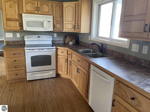 2877 Johnson Dr, Standish, MI 48658 photo 11