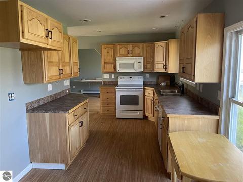 2877 Johnson Dr, Standish, MI 48658 photo 8