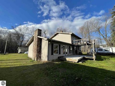 2877 Johnson Dr, Standish, MI 48658 photo 4