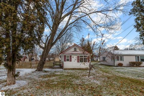 129 E Cottage, Shepherd, MI 48883 photo 3