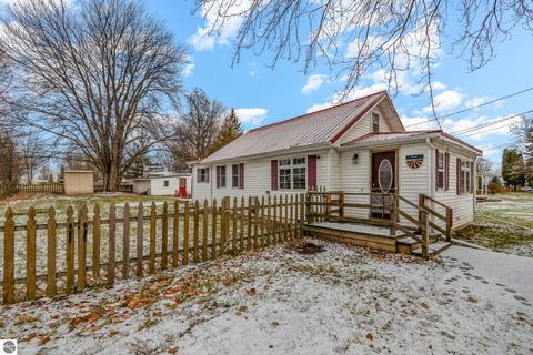 129 E Cottage, Shepherd, MI 48883 photo 1