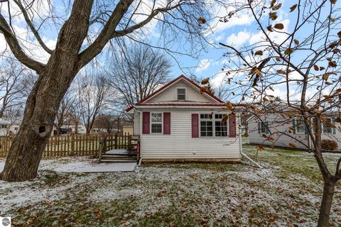 129 E Cottage, Shepherd, MI 48883 photo 2
