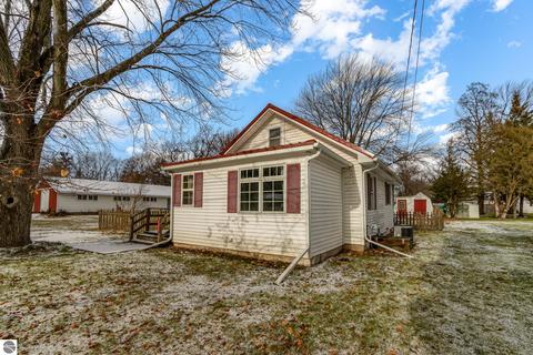 129 E Cottage, Shepherd, MI 48883 photo 4