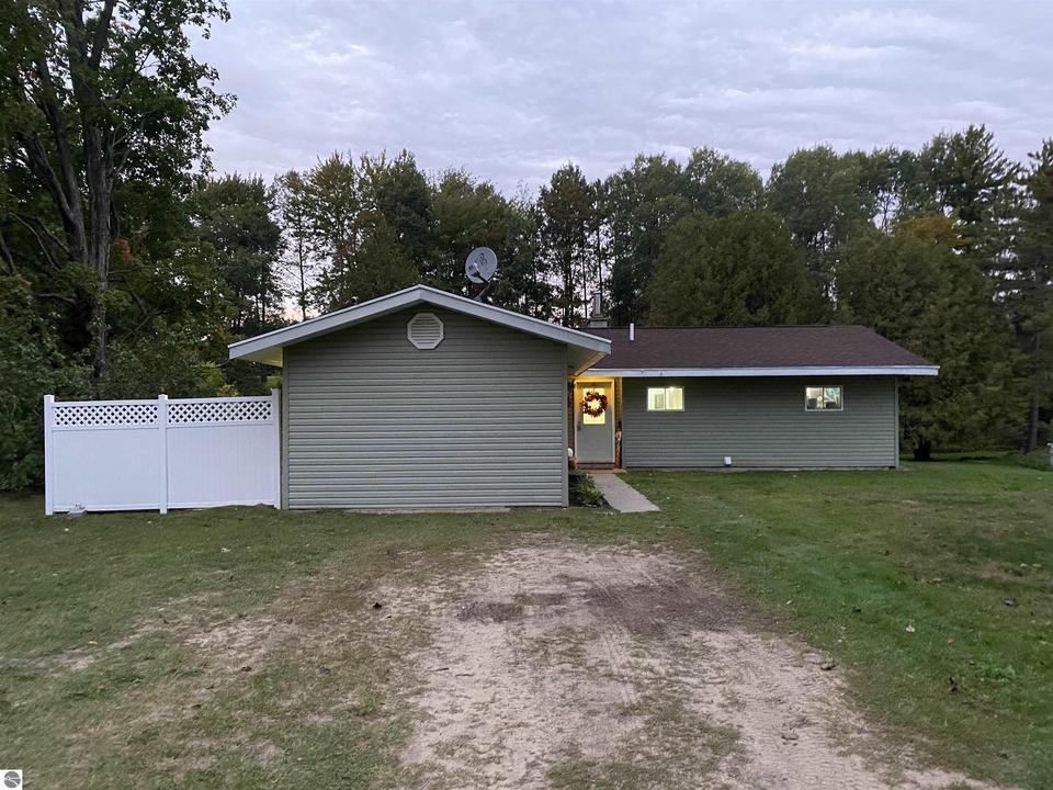 2140 W Cadillac Rd, Mcbain, MI 49657 48 Photos MLS 1895471 Movoto