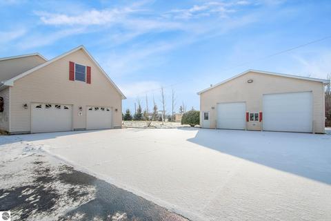 772 E Pickard Rd, Mount Pleasant, MI 48858 photo 3