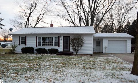 118 Dearing Dr, Shepherd, MI 48883 photo 1