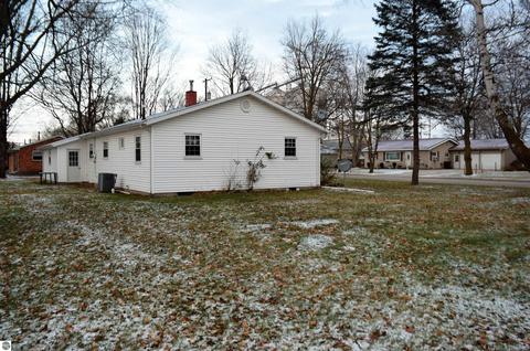 118 Dearing Dr, Shepherd, MI 48883 photo 5